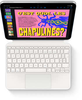 Vue en plongée d’un iPad avec un Magic Keyboard Folio blanc.