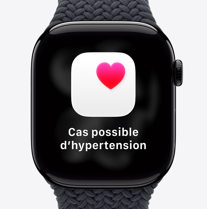 Apple Watch Series 11, boîtier en aluminium, noir de jais poli, notification de santé indiquant un cas possible d’hypertension, cœur rose dans un encadré blanc, côté droit extérieur, Digital Crown, bracelet solo tressé, noir