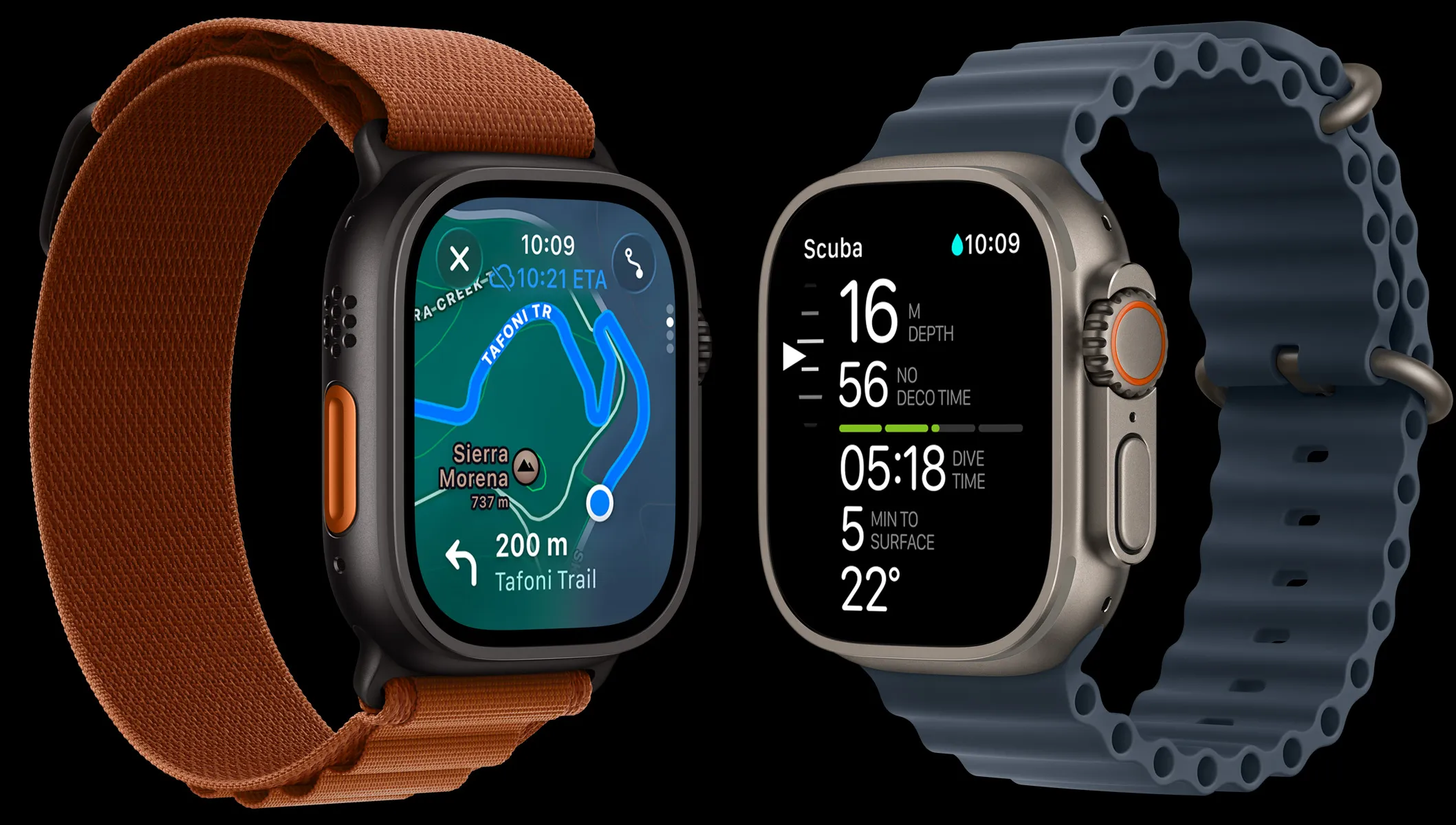 Apple Watch Ultra 3 裝置，一隻採用黑色鈦金屬錶殼，配以赤陶色登峰手環，螢幕顯示路線地圖；另一隻採用原色鈦金屬錶殼，配以錨鐵藍色海洋錶帶，螢幕顯示潛水指標