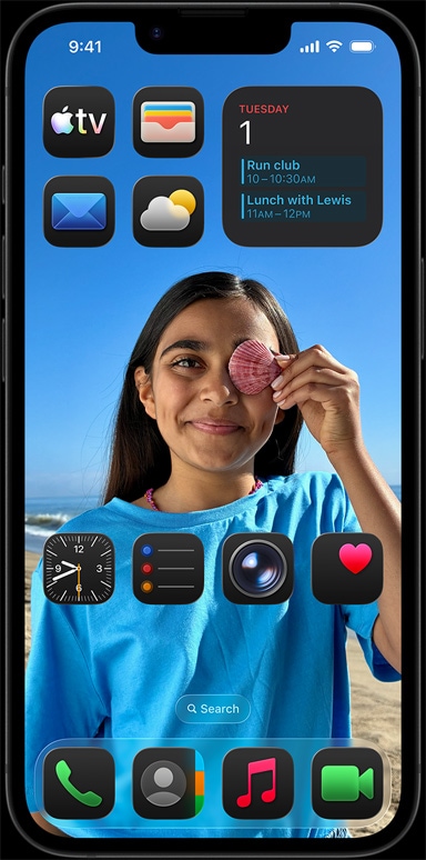 iPhone 16e, înconjurat de aplicații precum Apple mail, WhatsApp, Safari, Apple maps, Apple Music, poze, notițe și pagina de pornire