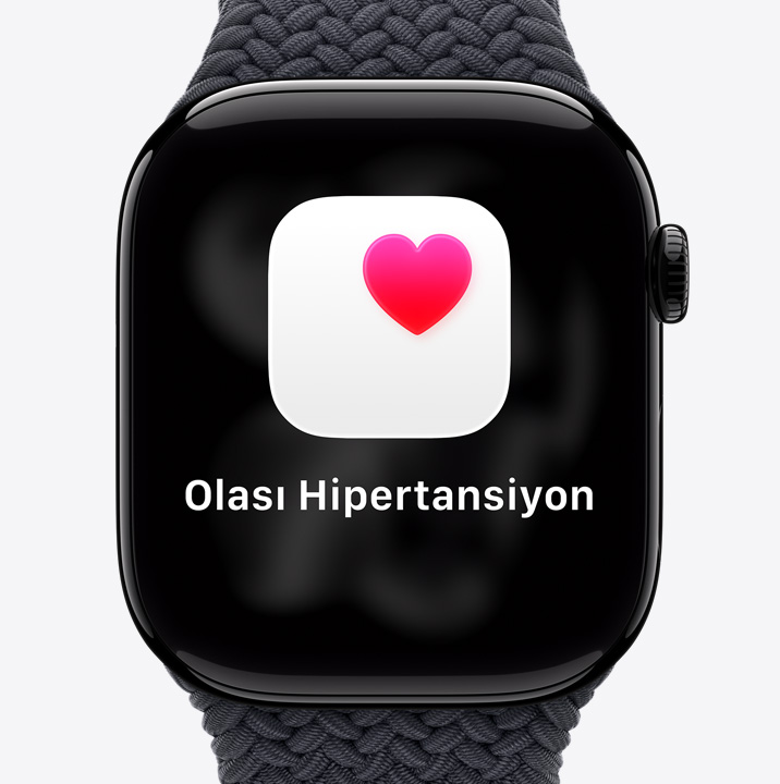 Apple Watch Series 11, alüminyum kasa, parlak Simsiyah renk, olası hipertansiyon kalp bildirimi, beyaz kutucuk içinde pembe kalp, sağ dış görünüm, Digital Crown, Örgü Solo Loop, siyah renk