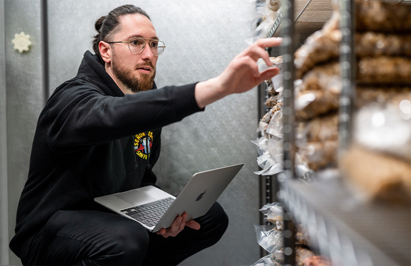 Apple giúp Señor Sisig vận hành quy trình kiểm kê hàng hóa, tiếp nhận và phân phối.