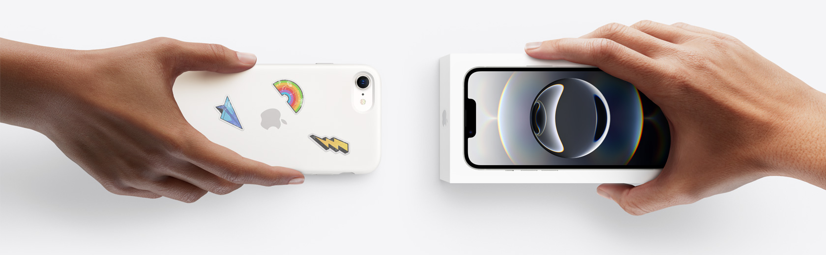 Due mani che si scambiano un iPhone usato e un nuovo iPhone 16e nella scatola.